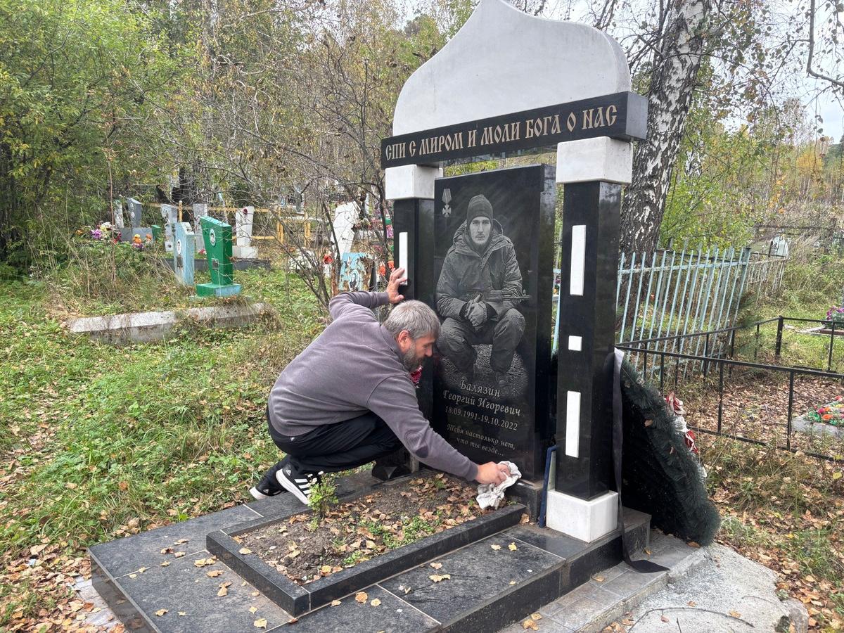 Анатолий Банных считает, что Георгия убил не только снаряд, но и равнодушие окружающих. Фото: Иван Жилин / «Новая газета»