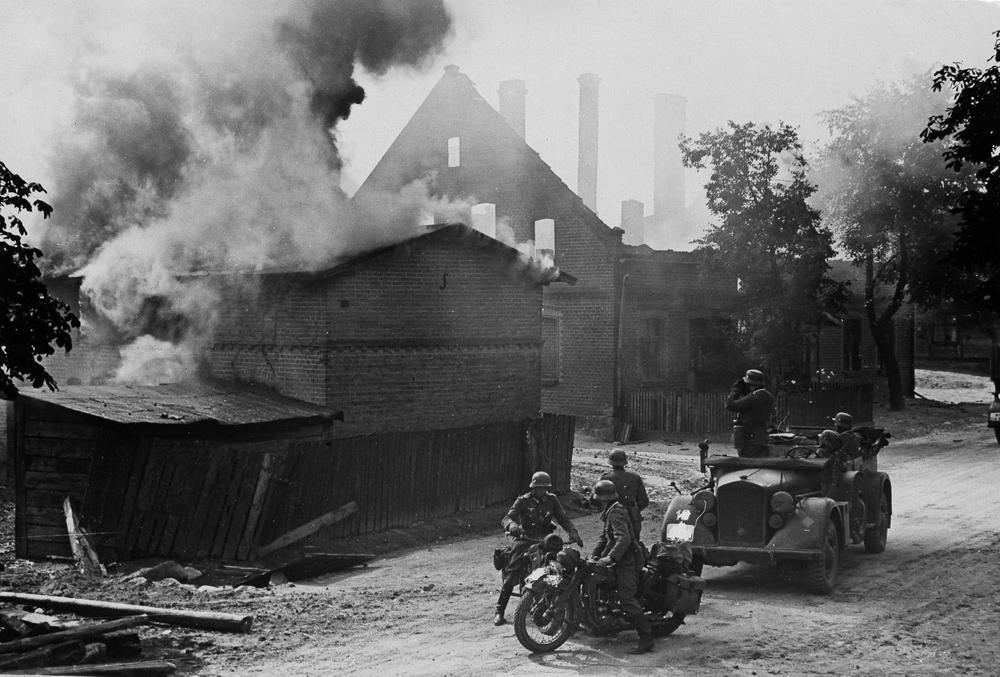 Немецкие солдаты во время вторжения в Польшу. Фото: ullstein bild/ullstein bild via Getty Images