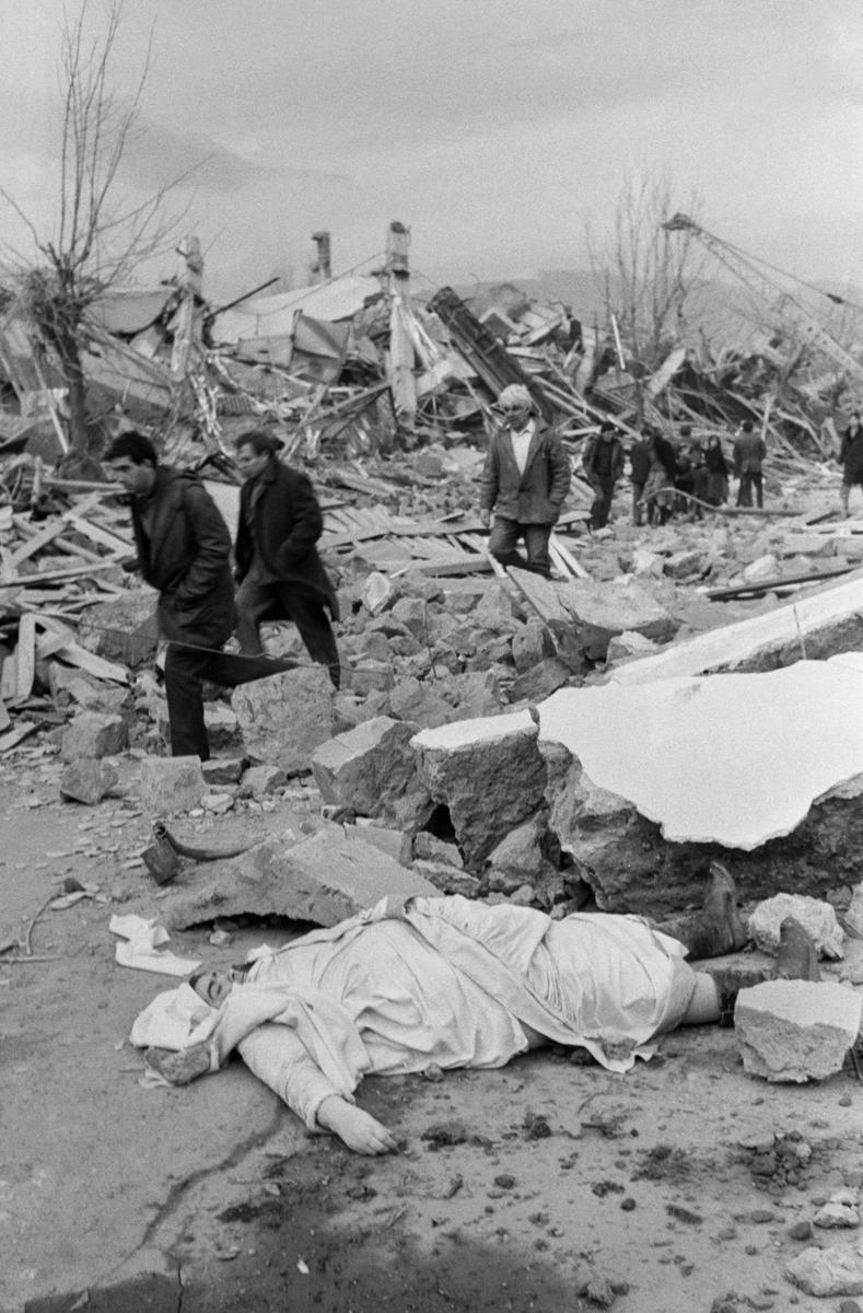 Армянская ССР. 8 декабря 1988 года. Последствия землетрясения. Фото: Robert Atayan, M.Khachatryan / TASS