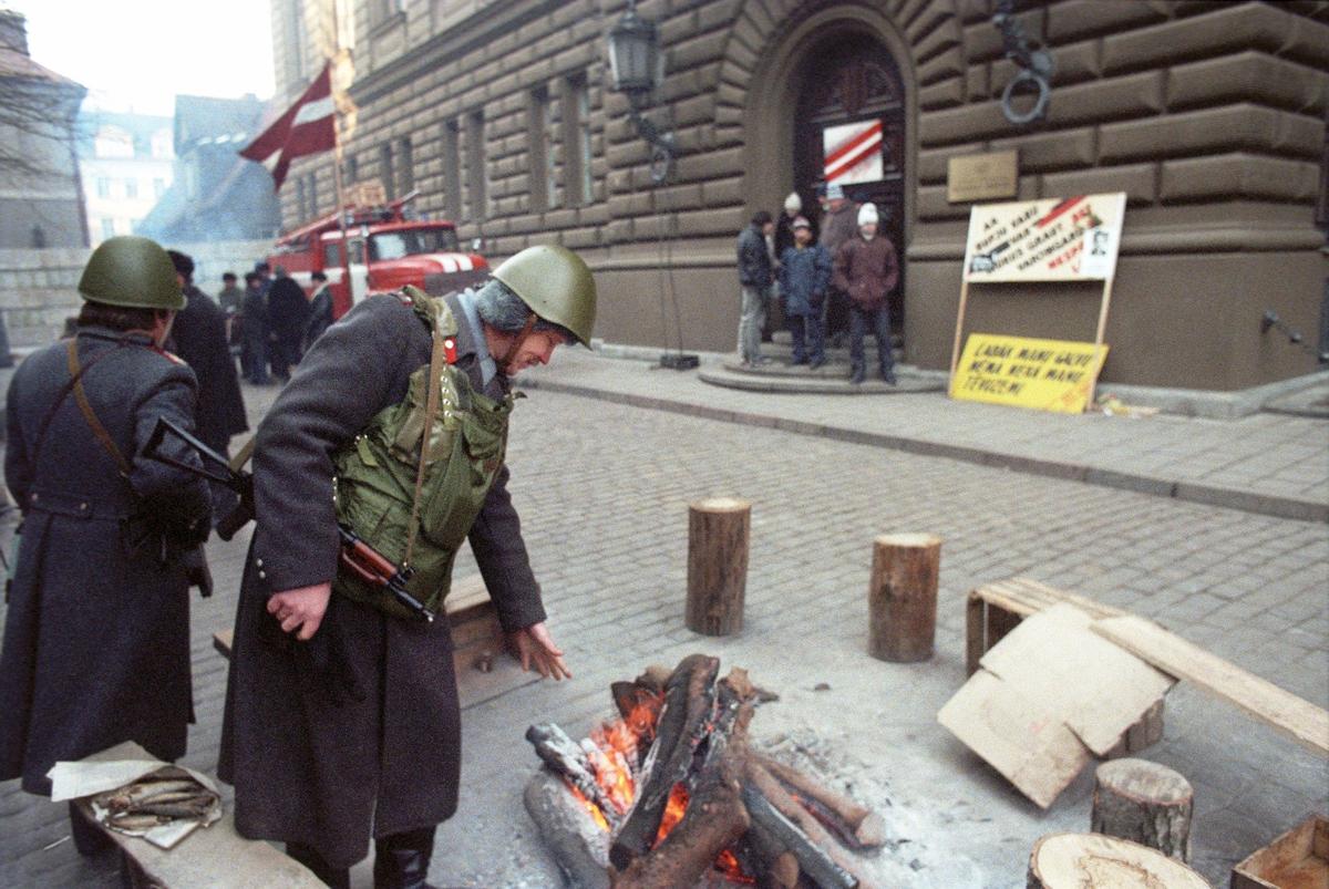 Январь 1991 года. На улицах Риги. Фото: Дмитрий Соколов / ИТАР-ТАСС