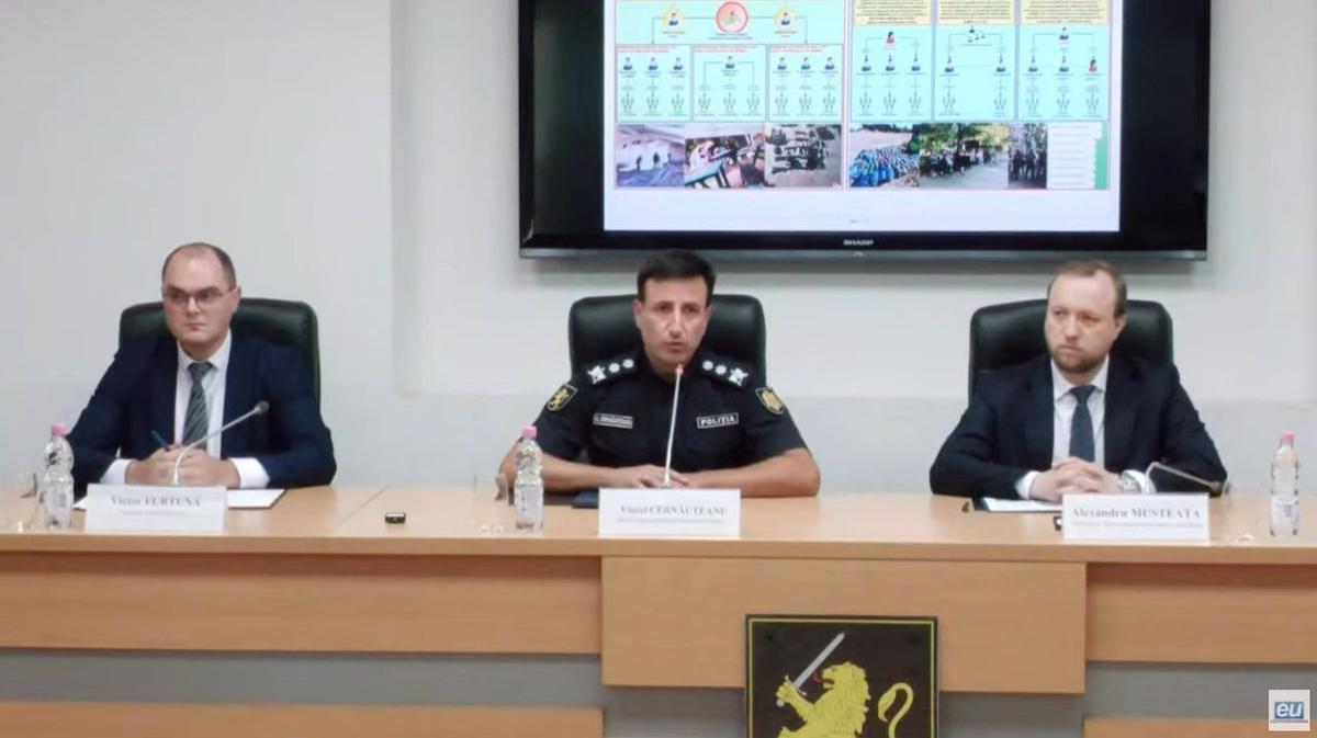 Пресс-конференция. Александр Мустяцэ (справа), Виорел Чернэуцеану (в центре). Фото: соцсети