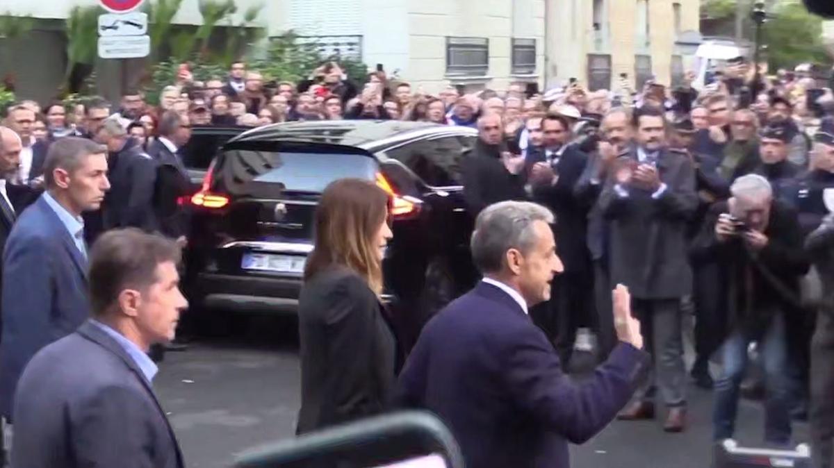 Экс-президент Франции Саркози начал отбывать наказание в тюрьме Санте. Приговоренный к пяти годам по «делу Каддафи», он проведет за решеткой не больше месяца, надеются адвокаты