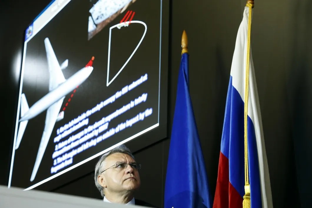 Пресс-конференция концерна «Алмаз-Антей», где доказывали: самолет сбила ракета, выпущенная из района села Зарощенское, в то время — украинской территории. Фото: EPA