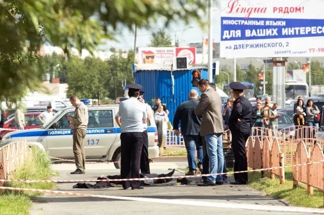 Полиция оцепила место нападения. Преступник убит. Фото: РИА Новости