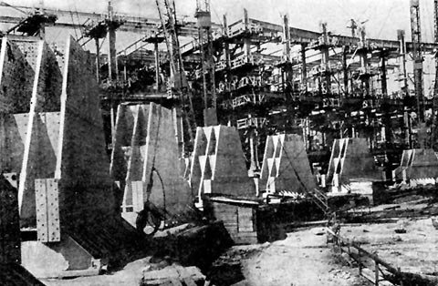 Строительство цоколя Дворца Советов, 1940 год. Источник: википедия