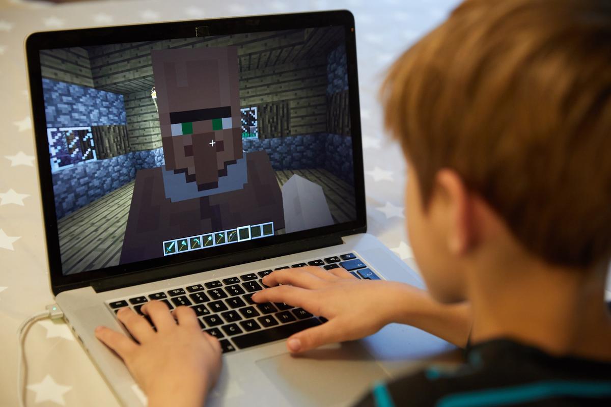 Российские школьники больше не смогут зарегистрировать аккаунт в официальном клиенте Minecraft — Microsoft осудила «спецоперацию» в Украине. DPA/TASS
