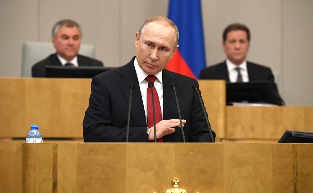 Владимир Путин лично приехал в Госдуму с заготовленной речью, формально — как реакция на инициативу депутатов обнулить ему президентские сроки и открыть дорогу к новым выборам. Фото: пресс-службы Кремля