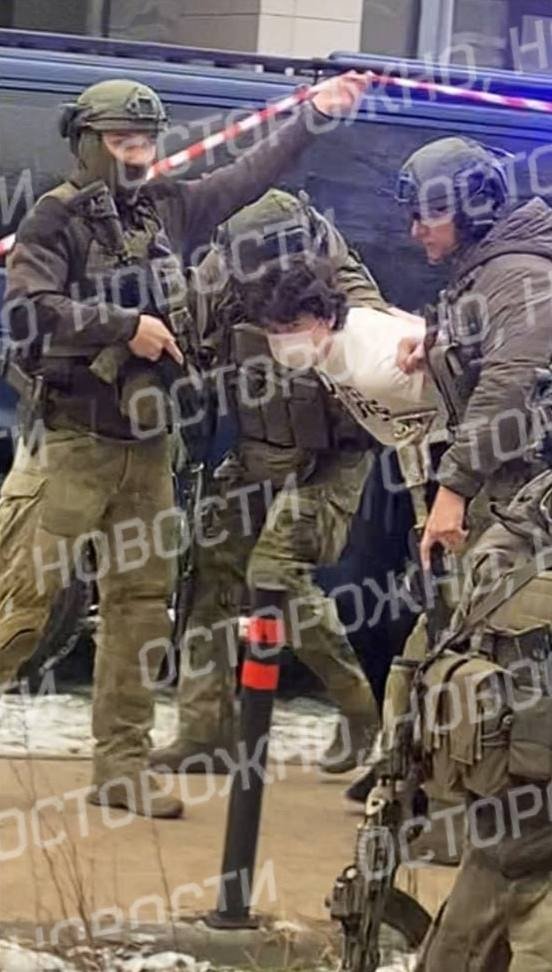 Задержанный школьник. Фото: тг-канал «Осторожно, новости»