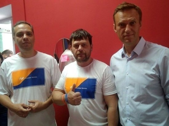Вадим Останин (в центре) и Алексей Навальный. Фото: соцсети