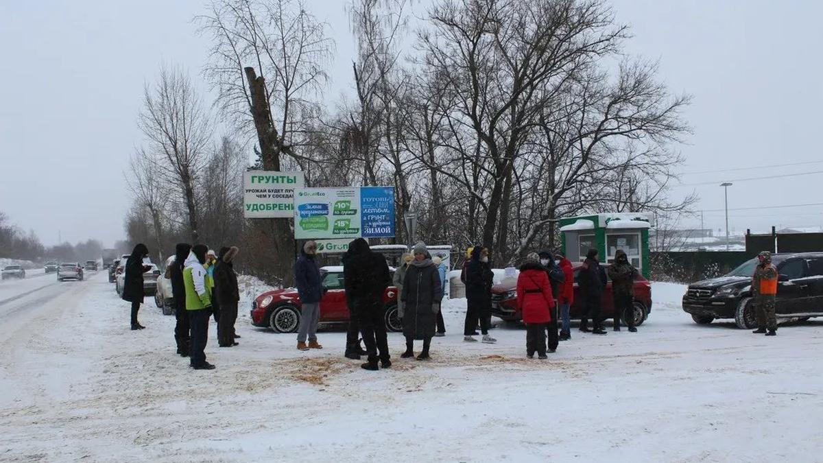 Жители деревень Раменского района собираются на встречу с замминистра экологии. Фото: Елизавета Кирпанова / «Новая»