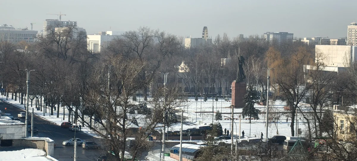 Главная площадь Бишкека. Фото: Никита Телиженко / «Новая газета»