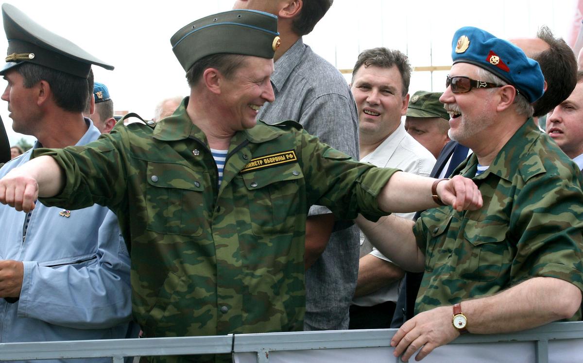 С министром обороны РФ Сергеем Ивановым. Фото: Александр Рюмин / ТАСС