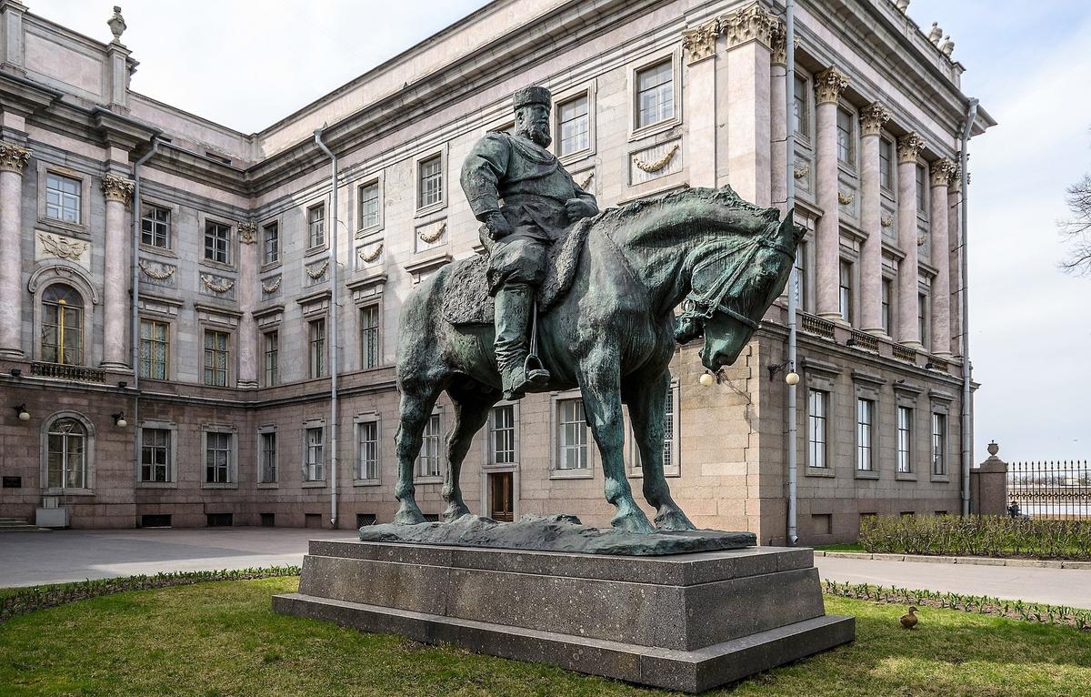 Памятник императору Александру III в Санкт-Петербурге. Фото: Википедия