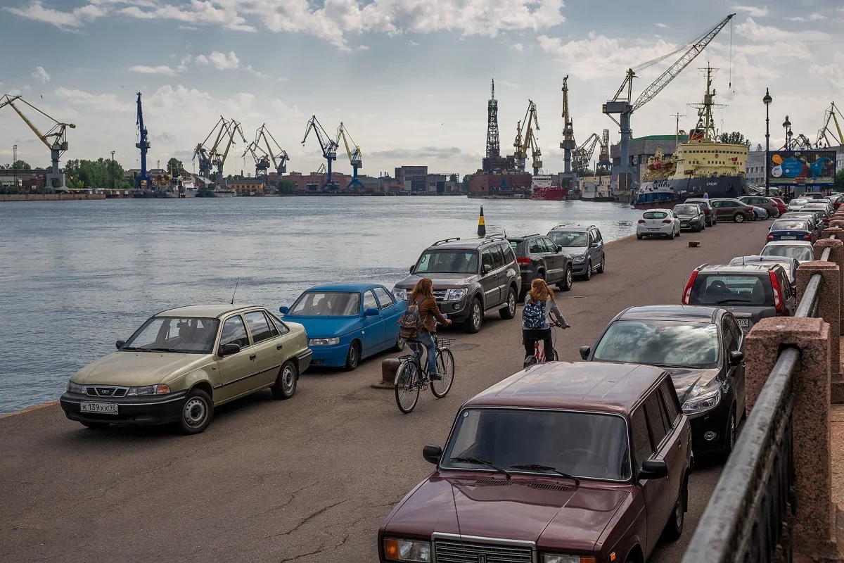 Китайцы умеют делать макеты машин в натуральную величину». Автоэксперт  Сергей Асланян* рассказывает, что будет с российским автомобильным рынком.  Точнее, чего с ним не будет — Новая газета