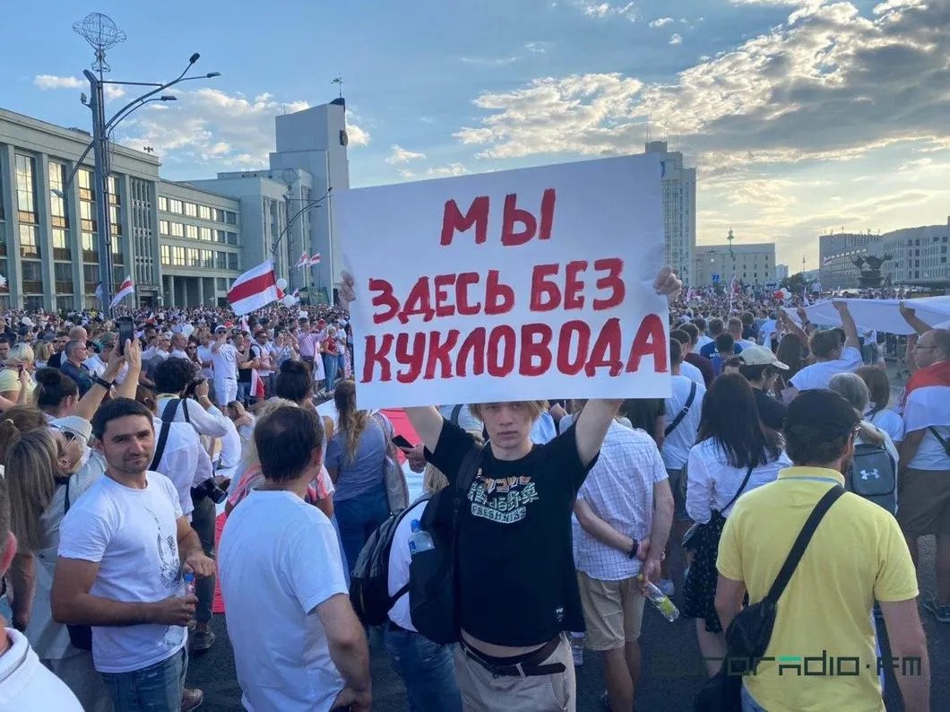 Десятки тысяч белорусов в правительственном квартале Минска. Фото: Еврорадио