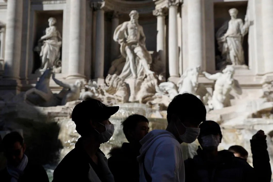 Туристы в Риме во время эпидемии коронавируса. Фото: Gregorio Borgia / AP / TASS
