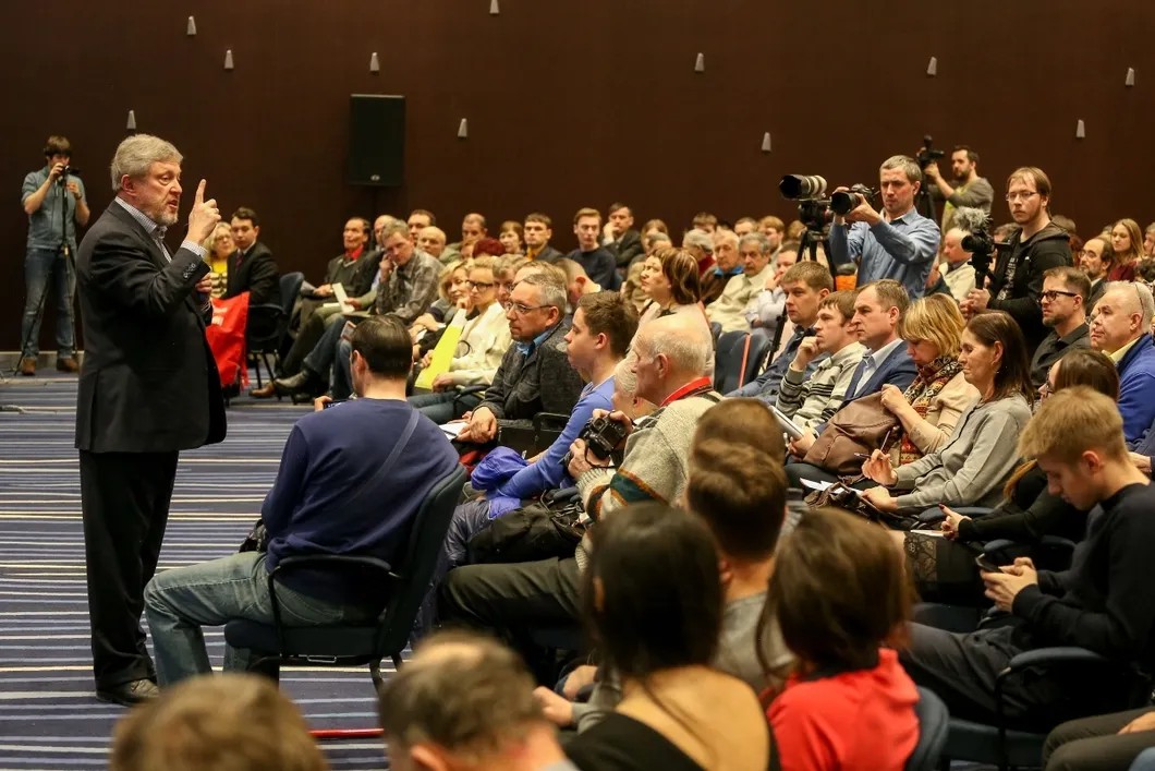 Выступление Григория Явлинского перед своими сторонниками. Фото: пресс-служба «Яблока»