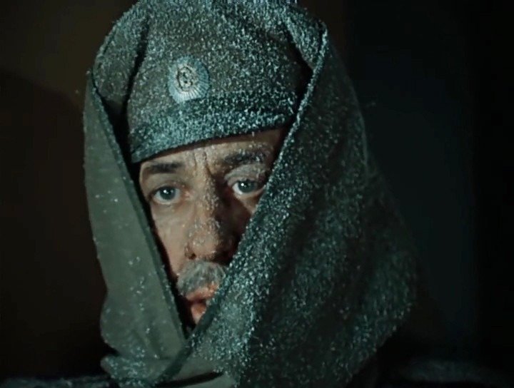 Владимир Басов в роли Мышлаевского. Кадр из фильма «Дни Турбиных». Источник kino-teatr