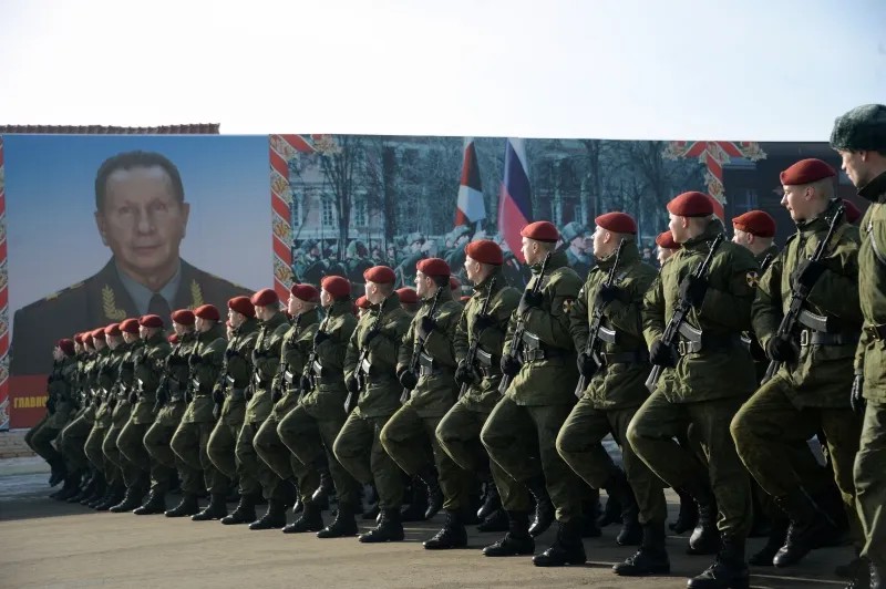 Марш на фоне Золотова, бывшего охранника Путина, ныне главкома внутренних войск / РИА Новости