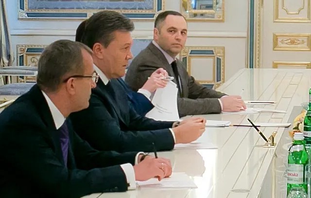 Справа — юрист Андрей Портнов, в прошлом советник президента Украины Виктора Януковича. Фото: РИА Новости