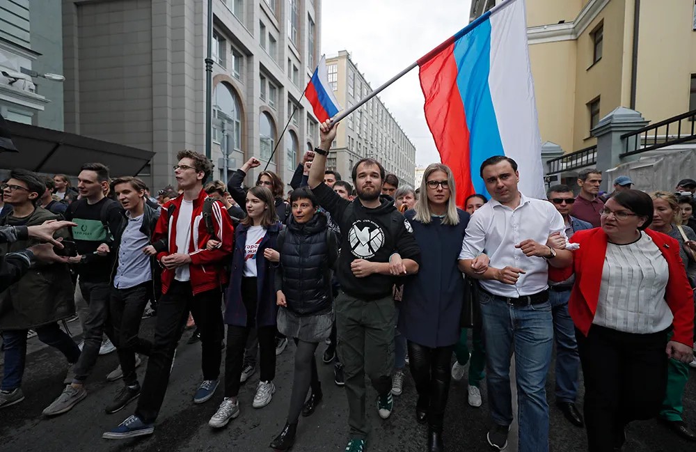 Одна из протестных акций в Москве (2019). Галямина — крайняя справа. Фото: EPA-EFE