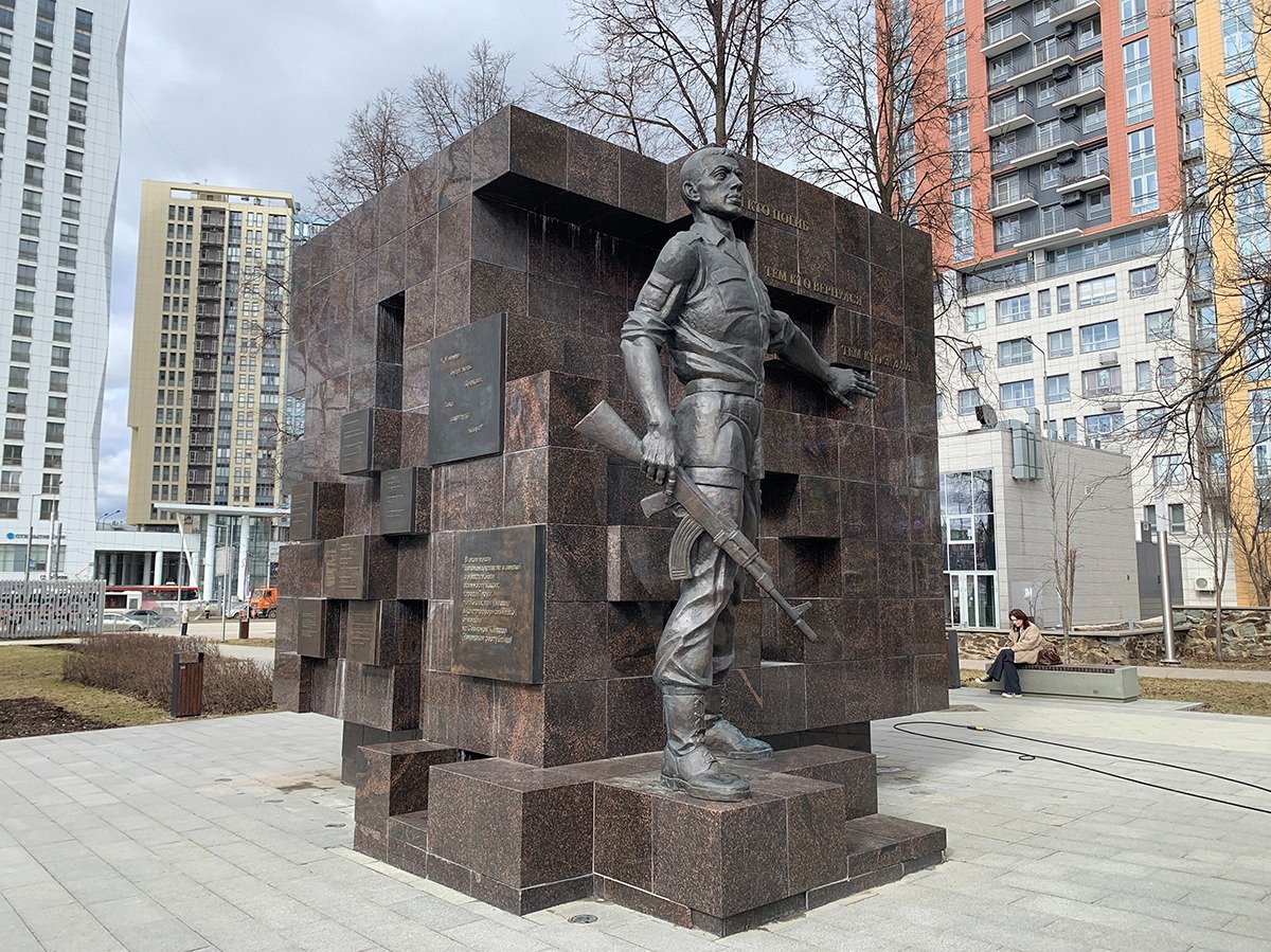 Памятник участникам войны в Чечне. Фото: Иван Жилин / «Новая газета»
