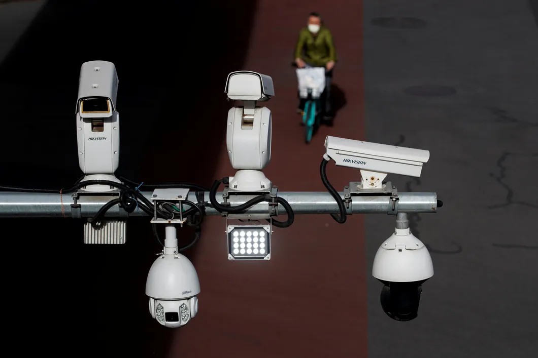 Камеры видеонаблюдения на улице Пекина. Фото: Reuters