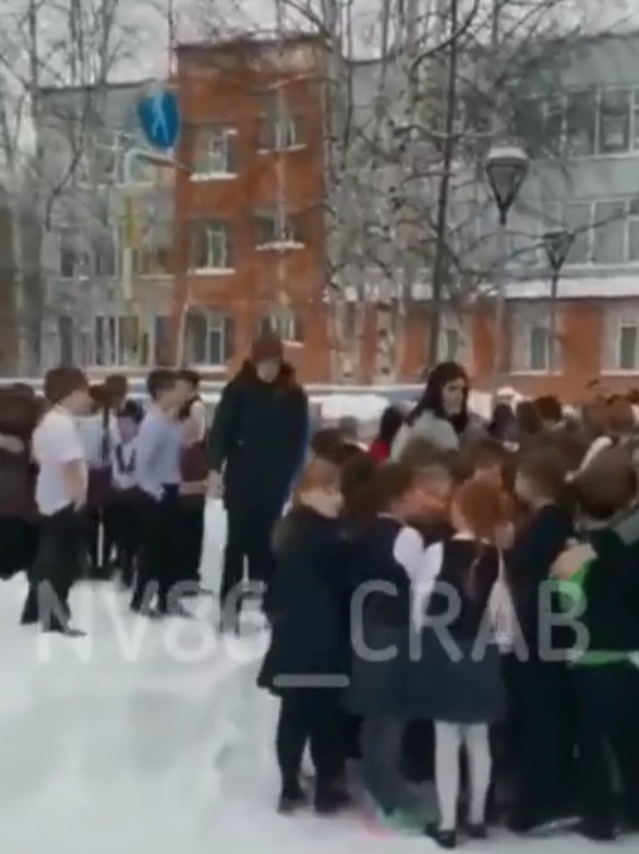 Эвакуация детей в Екатеринбурге. Скриншот с видео
