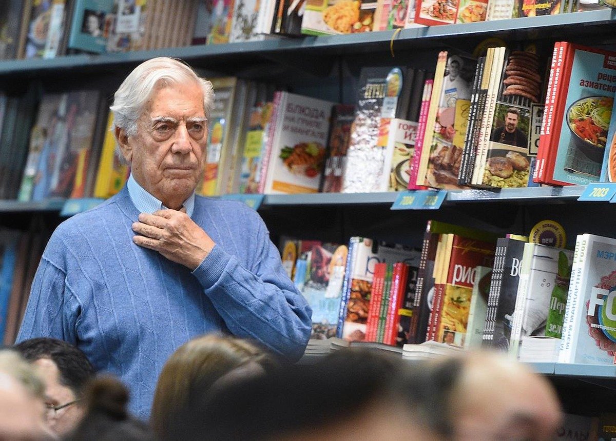 Марио Варгас Льоса во время встречи с читателями в Доме книги на Новом Арбате, 2017 год. Фото: Кристина Кормилицына / Коммерсантъ