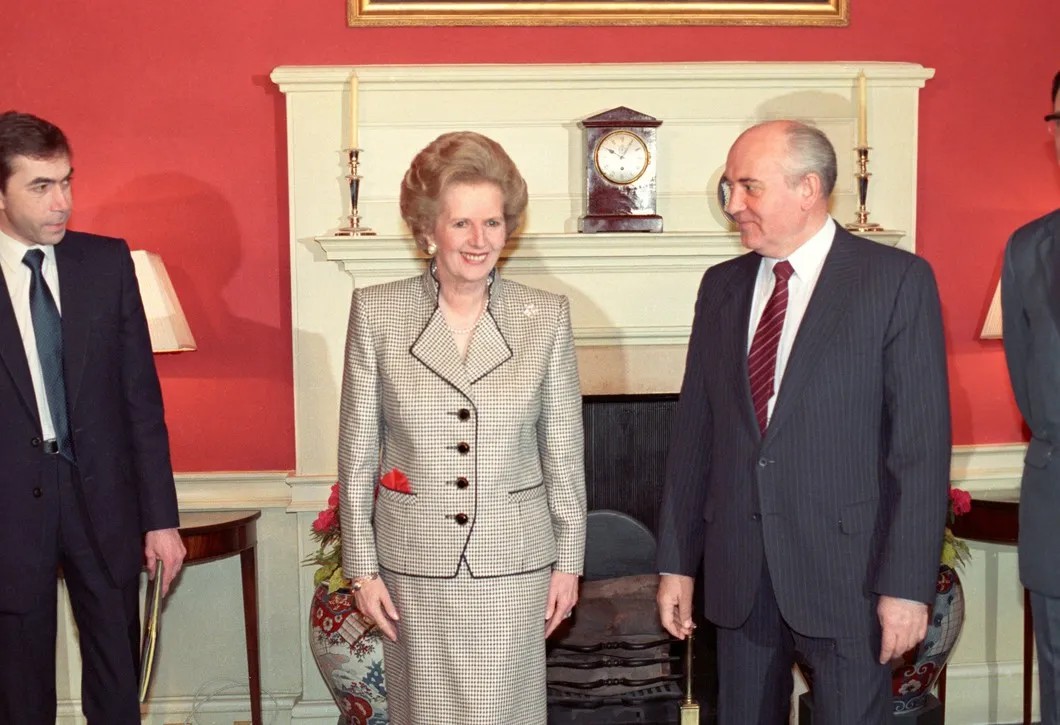 Михаил Горбачев во время встречи с премьер-министром Великобритании Маргарет Тэтчер. Лондон, 1989 год. Фото: РИА Новости