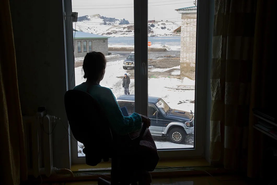 Таксист Светлана Амельченко и ее машина. Фото: Анна Артемьева/ «Новая газета»