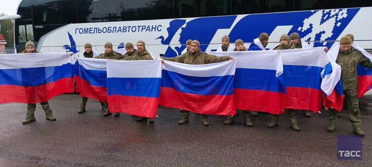 Вернувшиеся из украинского плена военнослужащие на территории Беларуси. Фото: ТАСС