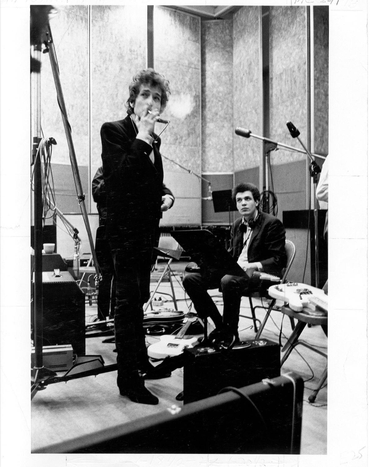 Боб Дилан и Майкл Блумфилд, 1965 год. Фото: Michael Ochs Archives / Getty Images