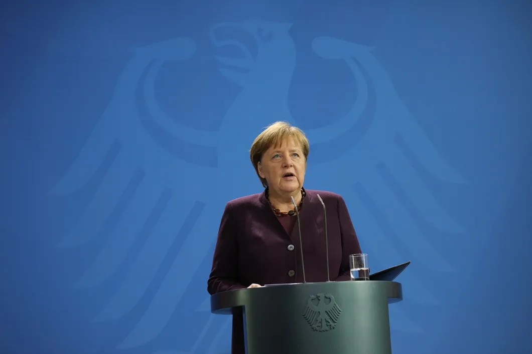 Меркель выступает с заявлением по поводу трагедии. Фото: EPA