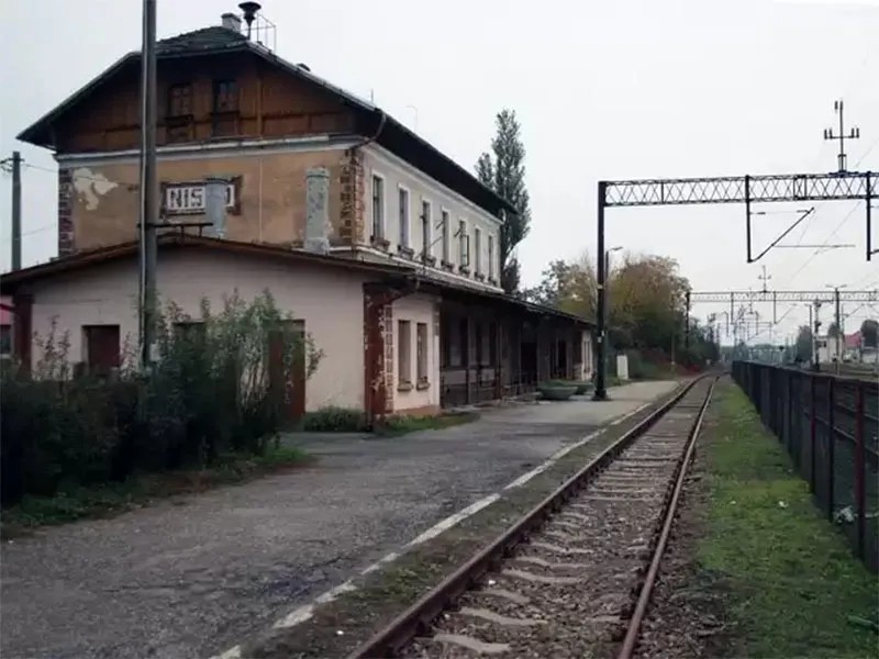 Здание старого железнодорожного вокзала в г. Ниско, Польша. Фото: stalowipatrioci.pl