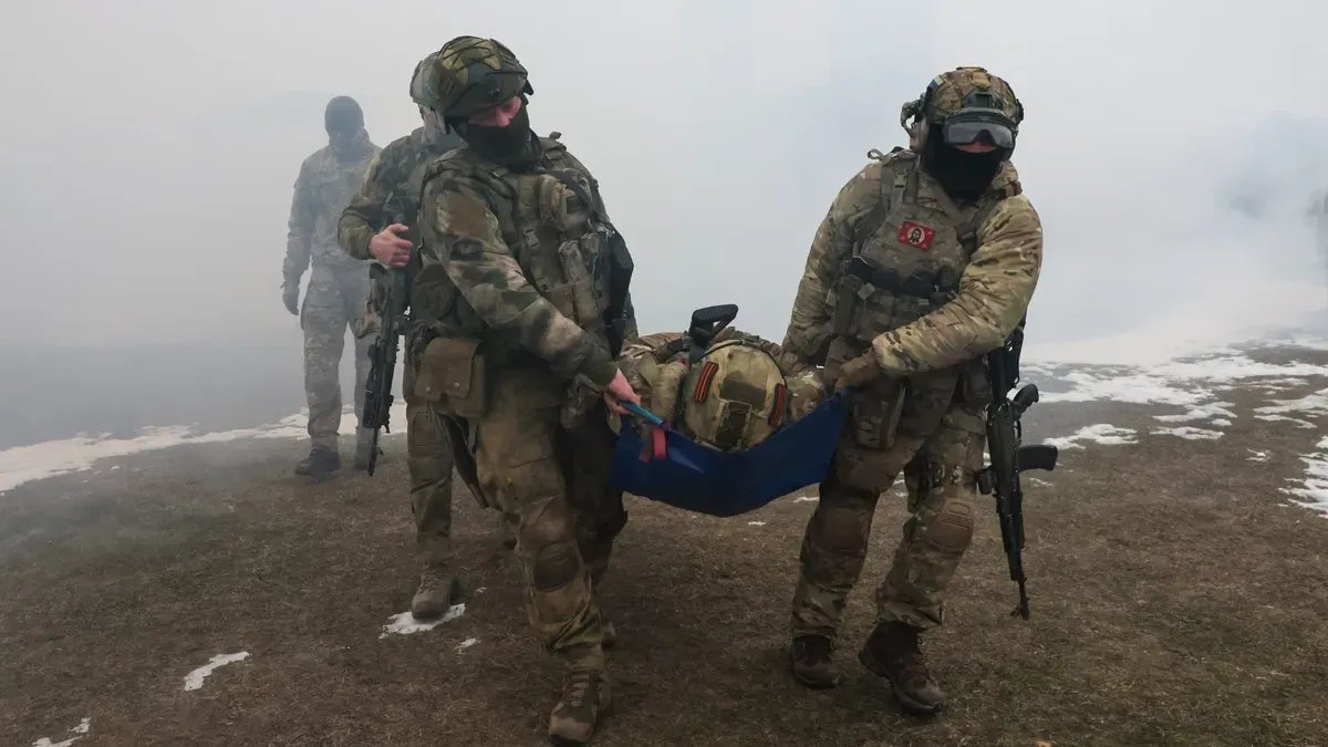 «Сашка две недели в землянке лежал — он себе пальцы отрезал»