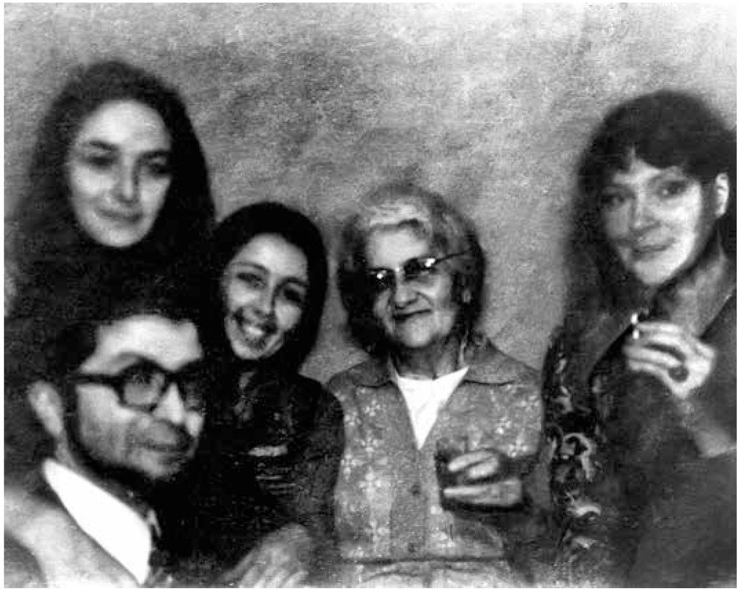Маша, Жорж Нива, Таня Чудотворцева, Лидия Чуковская, Ирина Емельянова. До первой эмиграции, 1973 год. Фото из личного архива Маши Слоним