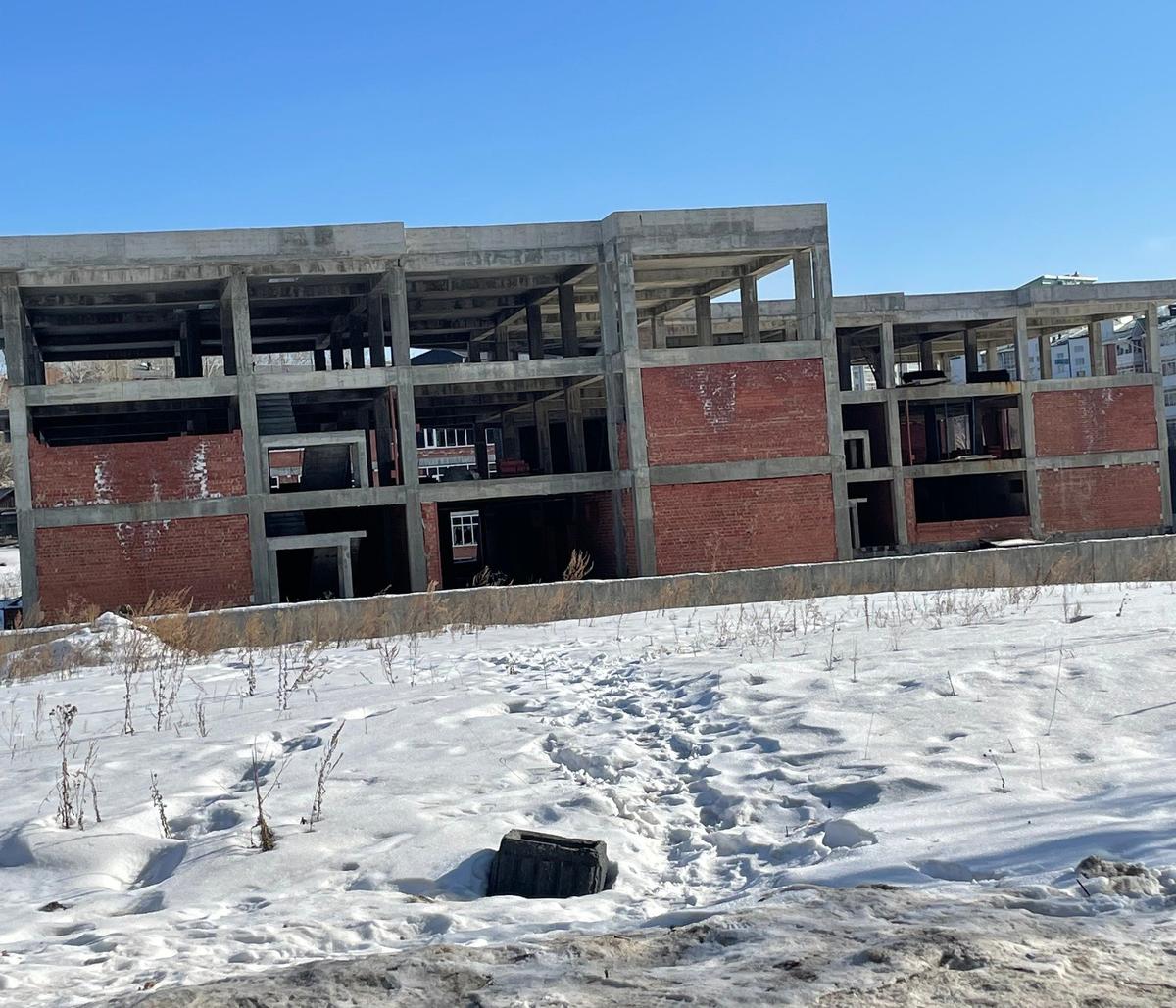 Недостроенная школа. Фото: Ольга Путилова