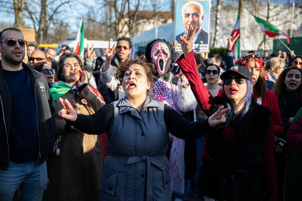 Произраильский оппозиционный митинг возле посольства Израиля в Берлине. Фото: Sipa USA / ТАСС