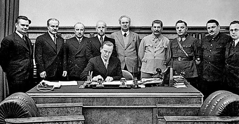 Урбшис подписывает акт о взаимопомощи, 1939 г.