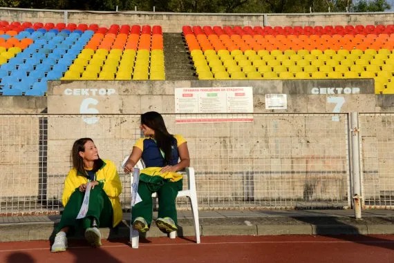 Бразильские спортсменки в ожидании парада команд