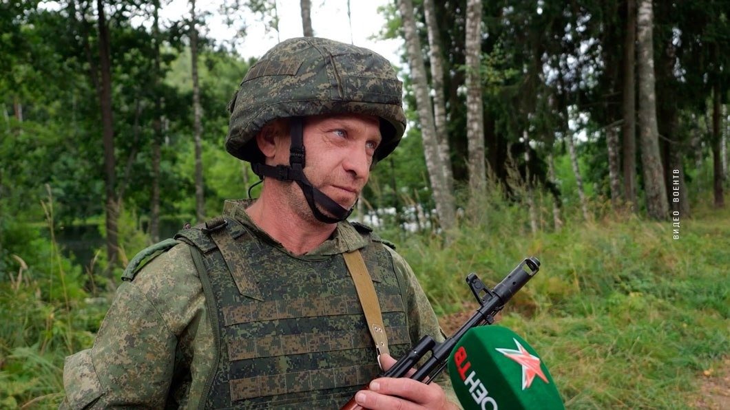 Один из «нерадивых специалистов АПК», призванный на сборы, дает интервью белорусскому «ВоенТВ»