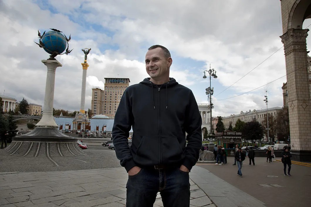 Oleg Sentsov on Independence Square in the center of Kiev. Photo by Anna Artemyevа, Kiev