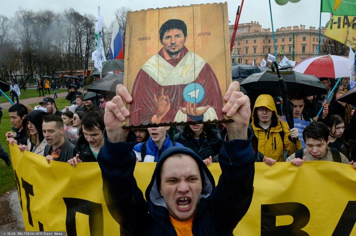 Массовые молодежные протесты 2018 года — в период, когда российские власти попытались заблокировать Telegram в РФ, но столкнулись с серьезным вредом для инфраструктуры Рунета. Фото: OLGA MALTSEVA / AFP / East News