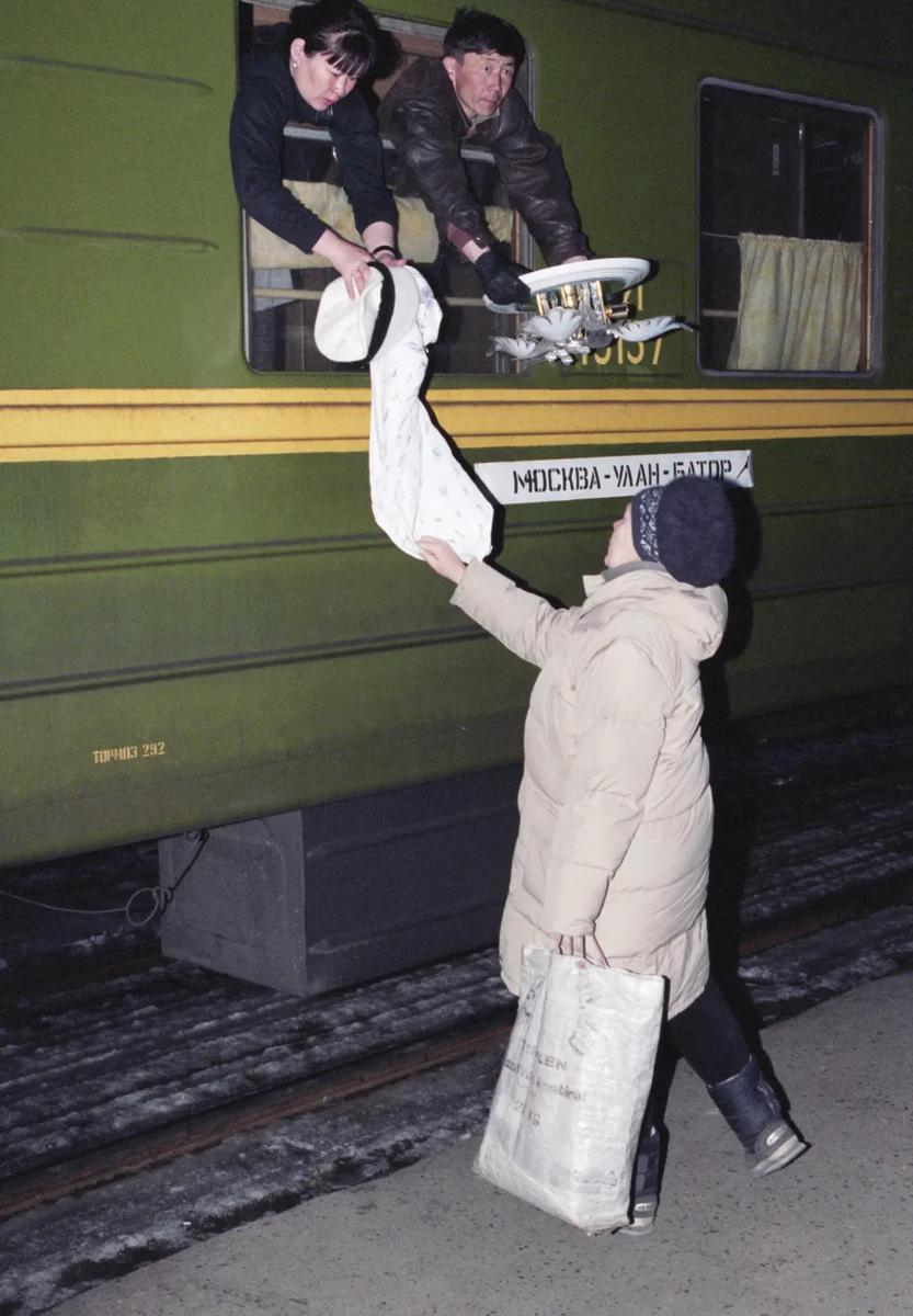 Поезд Москва–Улан-Батор, 1998 г. Фото: Виталий Иванов / Фотохроника ТАСС