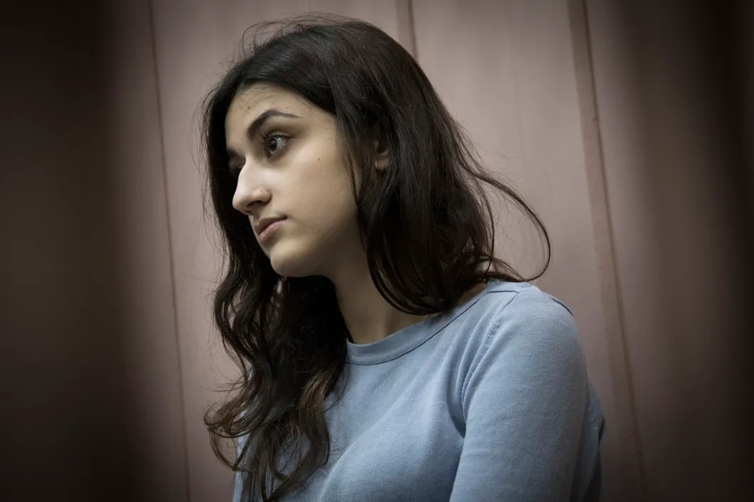 Крестина Хачатурян в зале Басманного суда сентябрь 2018 года. Фото: Анна Артемьева / «Новая газета»