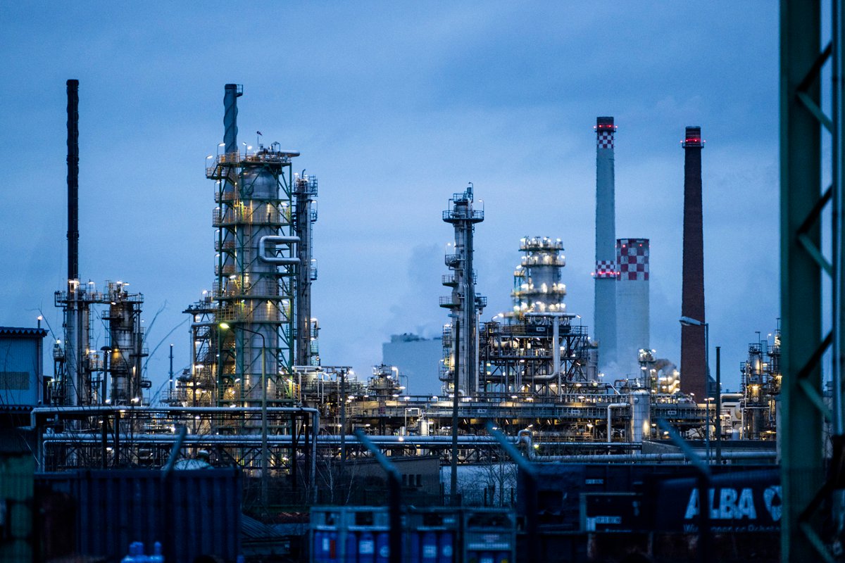 Нефтеперерабатывающий завод PCK Raffinerie GmbH в Шведте, Германия. Фото: dpa / picture-alliance