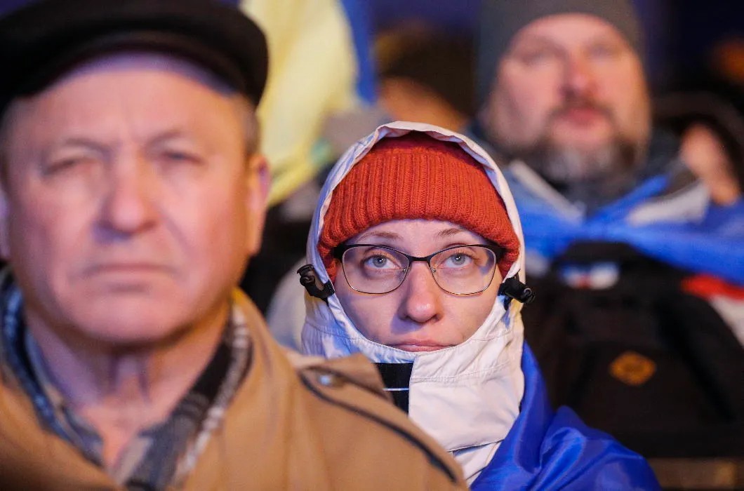 Митинг протеста у президентского дворца Зеленского в Киеве во время переговоров в нормандском формате. Люди выходят отстоять суверенитет и территориальную целостность Украины. Фото: EPA