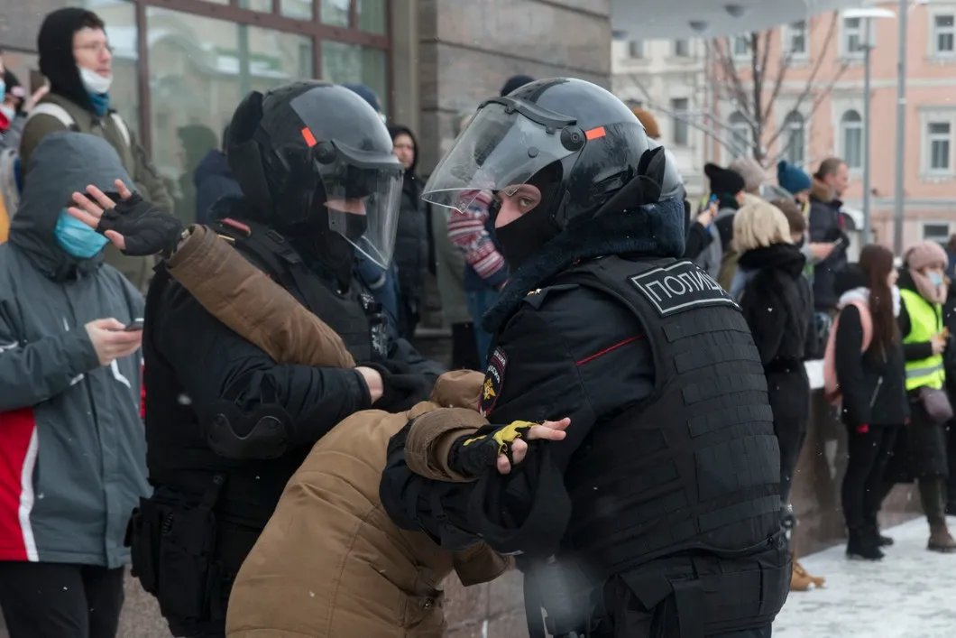 Задержание на несогласованной акции в поддержку Навального. Фото: Светлана Виданова / «Новая газета»