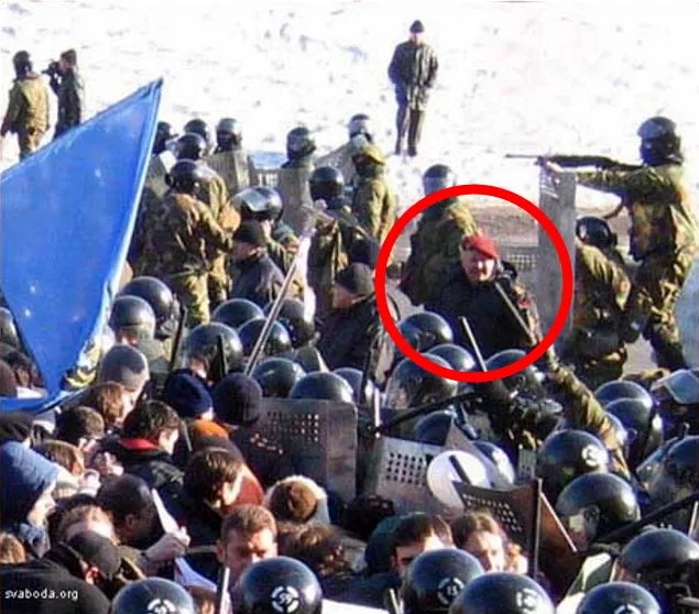25 марта 2006 года. Разгон митинга. Силовиками руководит лично Дмитрий Павличенко. Фото:  «Радио Свобода»